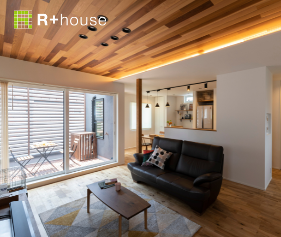 リビングとテラスが繋がるナチュラルモダンの家