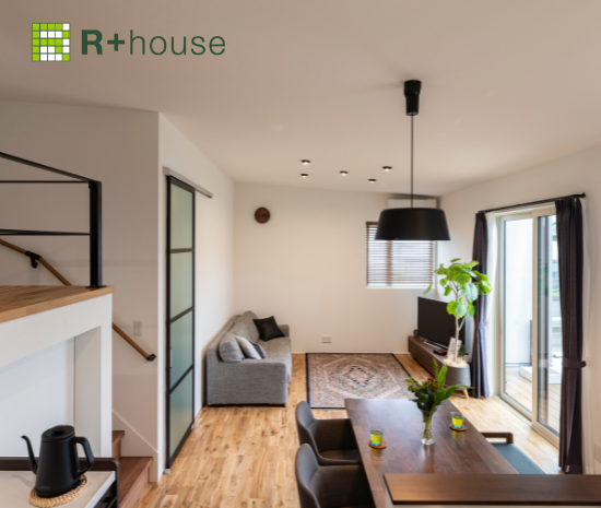 スキップフロアのあるシンプルモダンな遊び心満載な平屋